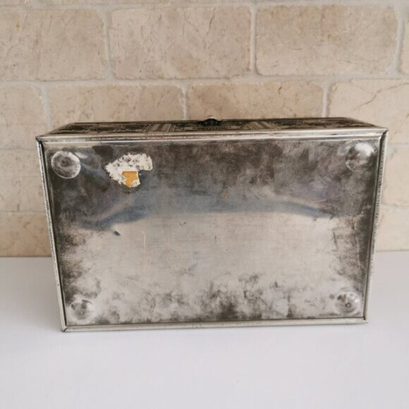 Vintage Holland Treasure Chest Tin Metal Victoria Biscuit Hinged Lid Kids Toy - Picture 7 of 10